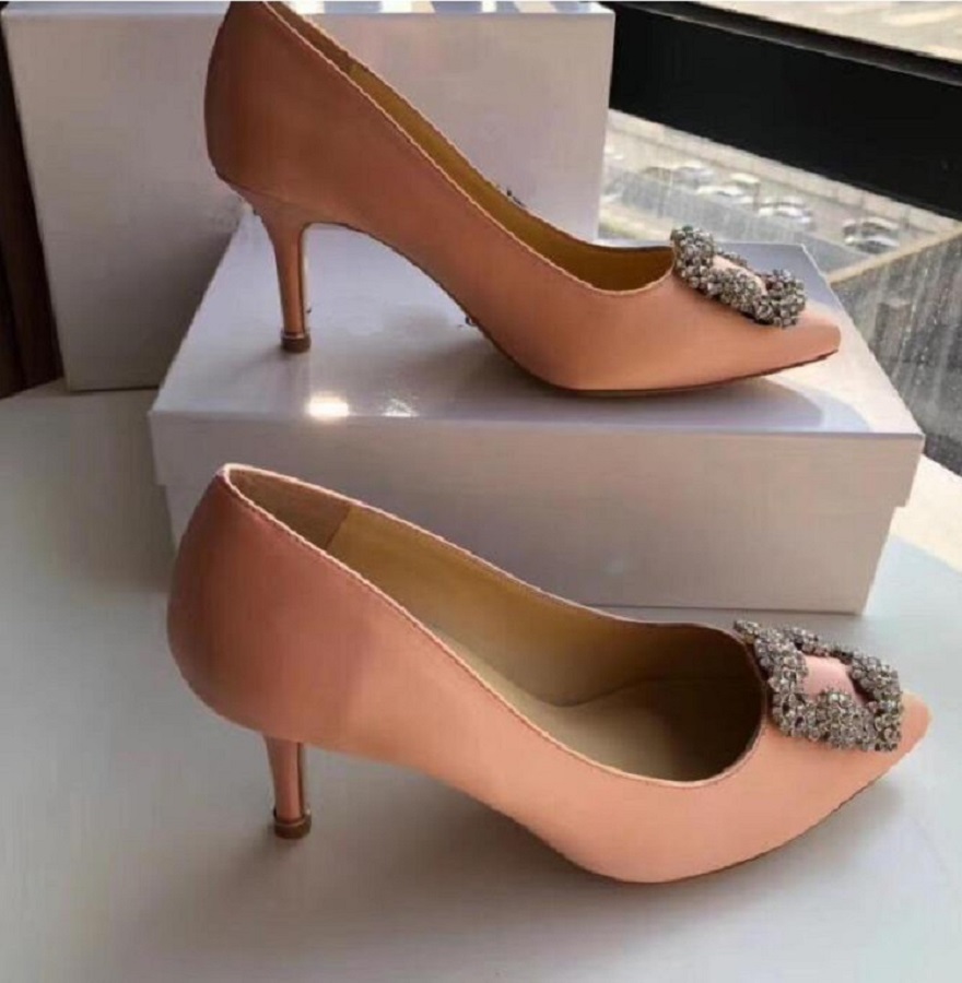 Fashion Womens pumps Sandal Crystal-Embellished buckle stain Pump shoes spool Hangisi high Heels sandals women's brand Designers Dress heeled with box 35-41
Fashion Womens pumps Sandal Crystal-Embellished buckle stain Pump shoes spool Hangisi high Heels sandals women's brand Designers Dress heeled with box 35-41