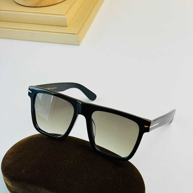 Men Classic Sunglasses or Women Casual Travel uv400 Protective Glasses Fashion Designer Ford Retro Square Plate Full Frame FT0996 Ladies
Men Classic Sunglasses or Women Casual Travel uv400 Protective Glasses Fashion Designer Ford Retro Square Plate Full Frame FT0996 Ladies