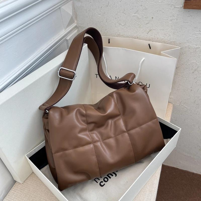 Evening Bags Large-Capacity Fashionable Autumn And Winter Soft Leather Retro Messenger Bag Quality PU Women's Designer Shoulder BagsEven, Black
Evening Bags Large-Capacity Fashionable Autumn And Winter Soft Leather Retro Messenger Bag Quality PU Women's Designer Shoulder BagsEven, Black
