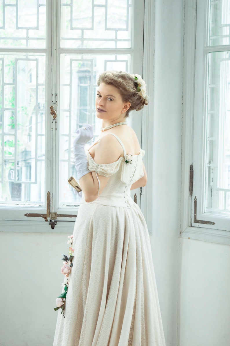 Vintage Victorian Lace Wedding Dress Dark Ivory Off the Shoulder Long Bridal Gowns Royal Princess Wedding Dresses Bride Formal Reception Gown 2022