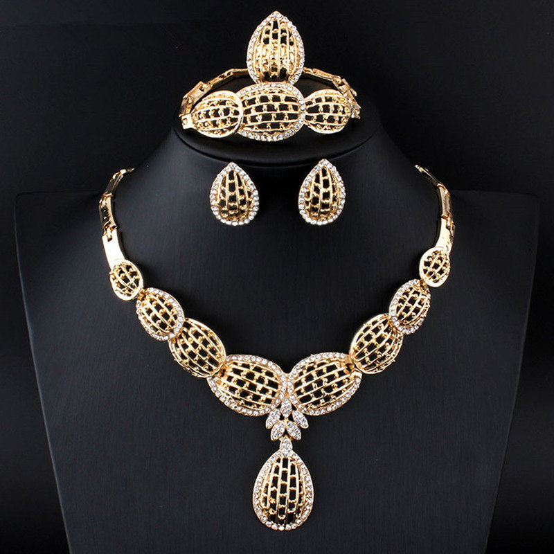 Indian Womens Jewelry Aesthetic Necklace Set Fashionable Earrings Wedding Accessories Ring Bracelet 4 Pieces 220812