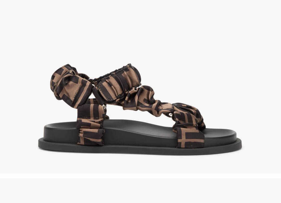 2022 Women luxurys designers sandals Slippers fashion Summer Girls Beach womens sandal Slides Flip Flops Loafers Sexy Embroidered 01, Individual gift bag
2022 Women luxurys designers sandals Slippers fashion Summer Girls Beach womens sandal Slides Flip Flops Loafers Sexy Embroidered 01, Individual gift bag