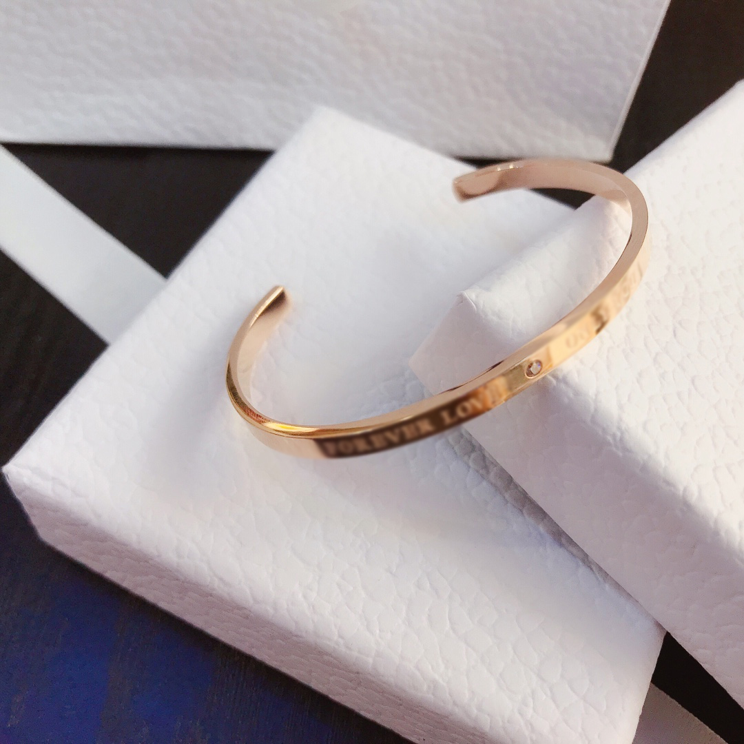 New Fashionable Bracelets Women Bangle Luxury Designer Letter Bracelet Crystal Rose Gold Plated Stainless steel Wedding Lovers Gift Jewelry S065
New Fashionable Bracelets Women Bangle Luxury Designer Letter Bracelet Crystal Rose Gold Plated Stainless steel Wedding Lovers Gift Jewelry S065