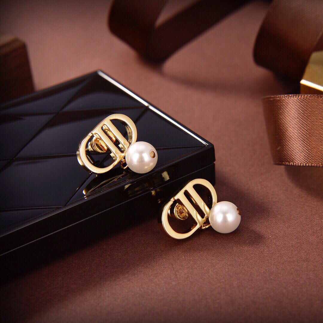 D 2022 New Letter Designer Earring C Tassel Earrings Stud Women Pearl Internet Celebrity Studs Earing Female Jewelry Fashion SeF
D 2022 New Letter Designer Earring C Tassel Earrings Stud Women Pearl Internet Celebrity Studs Earing Female Jewelry Fashion SeF