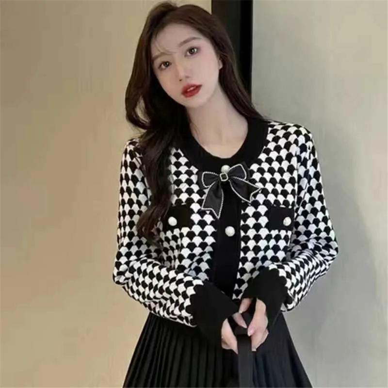 Women' Knits & Tees Houndstooth Bow Elegant Knitted Short Cardigan Women Autumn Winter Black Red Sweater 2022 Korean Fashion O-Neck Loose
Women' Knits & Tees Houndstooth Bow Elegant Knitted Short Cardigan Women Autumn Winter Black Red Sweater 2022 Korean Fashion O-Neck Loose