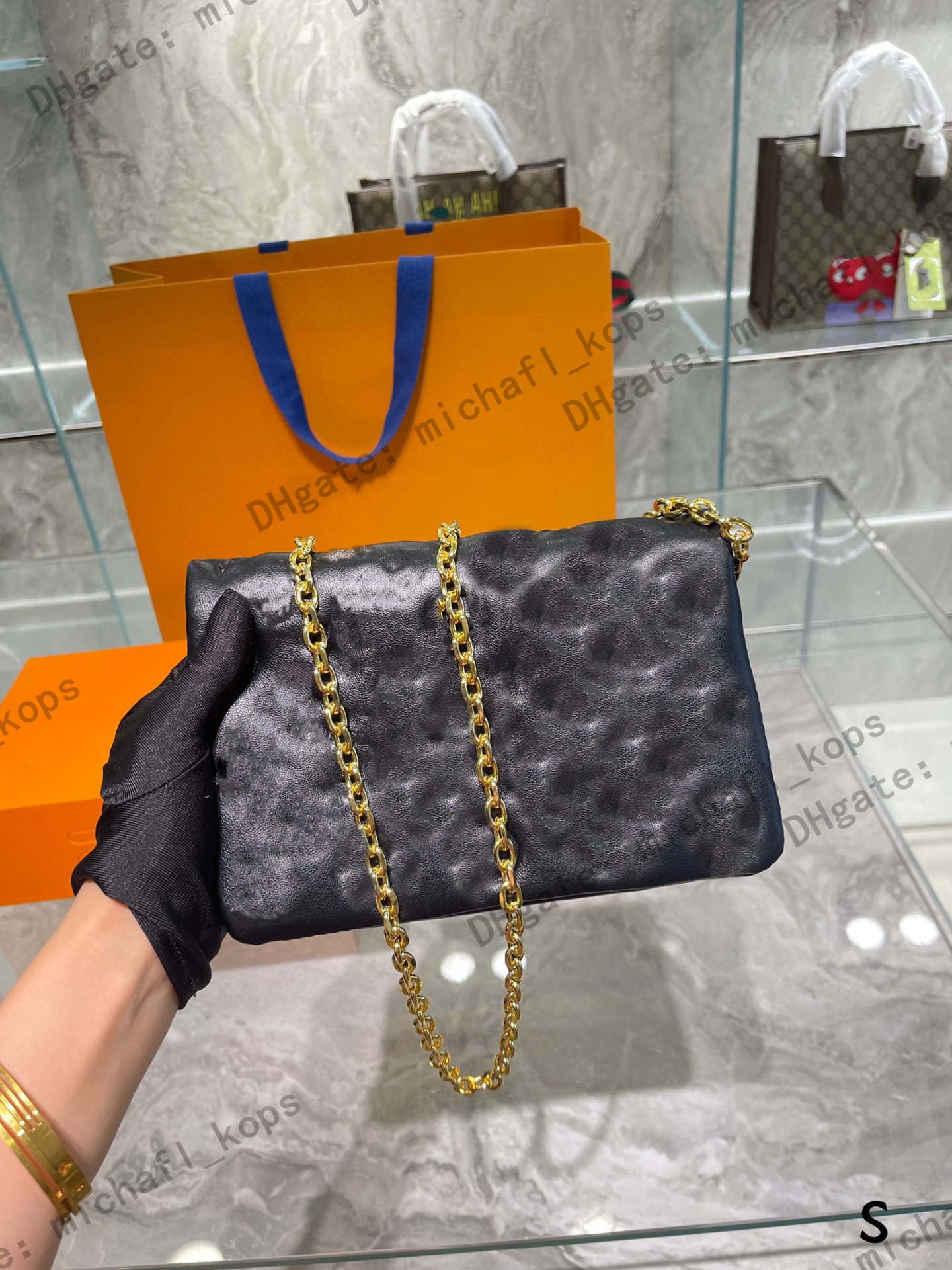 7A quality designer women bag 2022 fashion first layer cowhide fluffy material chain metal logo handbag crossbody, Gold
7A quality designer women bag 2022 fashion first layer cowhide fluffy material chain metal logo handbag crossbody, Gold