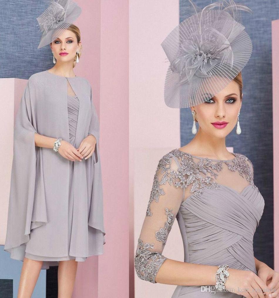Elegant Knee Length Chiffon Mother Of The Bride Dresses With Cape Lace Appliqued Formal Mother Evening Gowns Prom Dress
Elegant Knee Length Chiffon Mother Of The Bride Dresses With Cape Lace Appliqued Formal Mother Evening Gowns Prom Dress