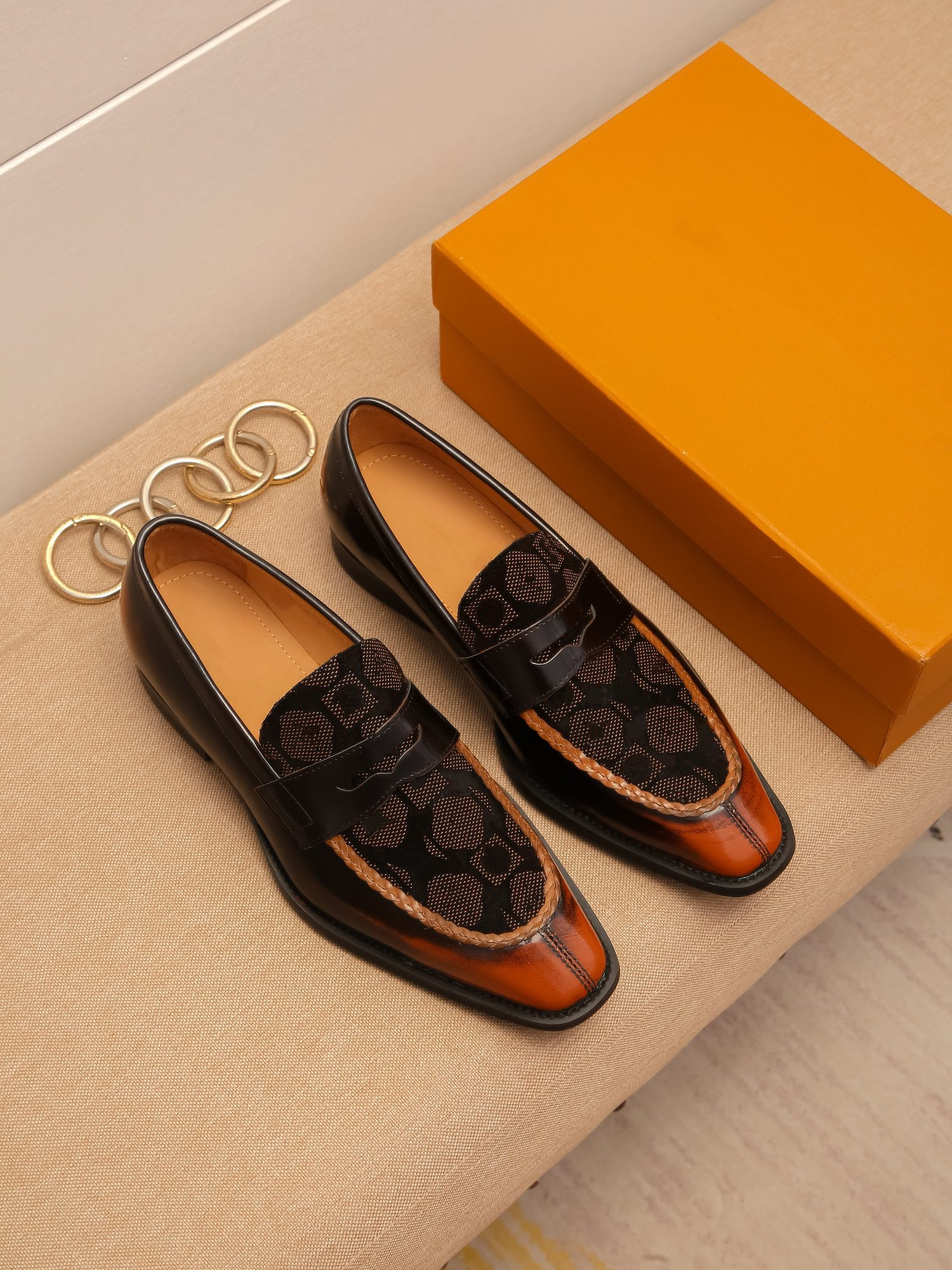 High quality men's dress shoes flat business dress loafers social thick sole with original box, Black
High quality men's dress shoes flat business dress loafers social thick sole with original box, Black