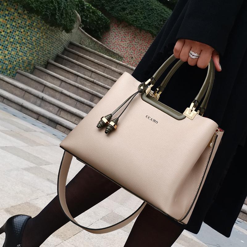 Evening Bags Tote For Women 2022 Fashion Leather Portable Messenger Bag Versatile Simple Large-capacity Shoulder Luxury Handbags, Milk tea color
Evening Bags Tote For Women 2022 Fashion Leather Portable Messenger Bag Versatile Simple Large-capacity Shoulder Luxury Handbags, Milk tea color