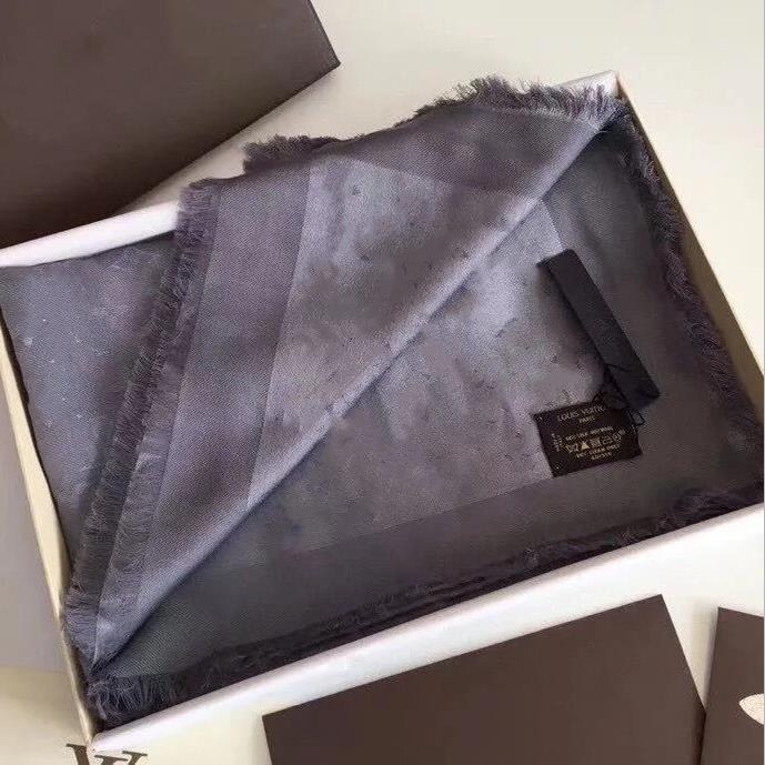 Designer Silk Scarf Mens Luxury Scarf Womens four Season Shawl Fashion Letter Scarves Size 180x70cm 15 Color GGS YSLs LVs louiseity viutonity VUTTONS
Designer Silk Scarf Mens Luxury Scarf Womens four Season Shawl Fashion Letter Scarves Size 180x70cm 15 Color GGS YSLs LVs louiseity viutonity VUTTONS