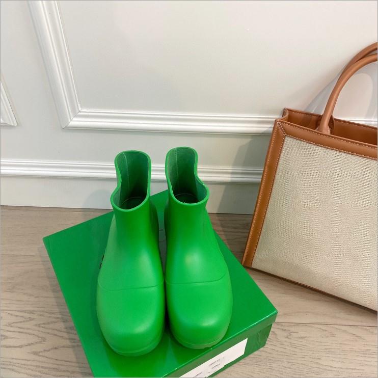 2022 new fashion PUDDLE womens designer Short boots light waterproof Casual shoes genuine rubber Oversized sole Various colors boots