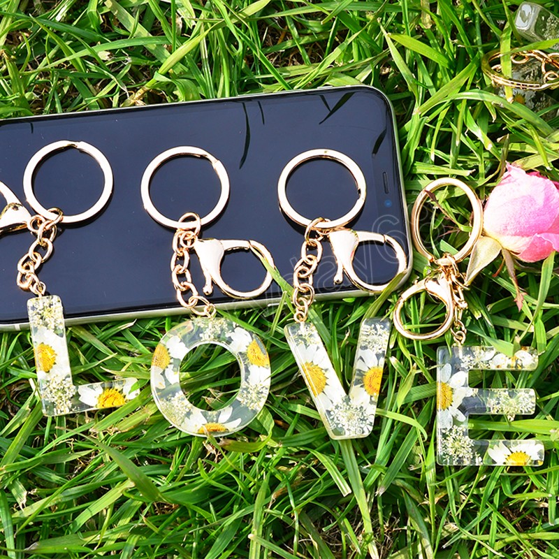 Dried Flower Letter Pendant Keychains Resin Daisy Key Chains Rings For Women Cute Car Acrylic Keyring Holder Bag Pendant