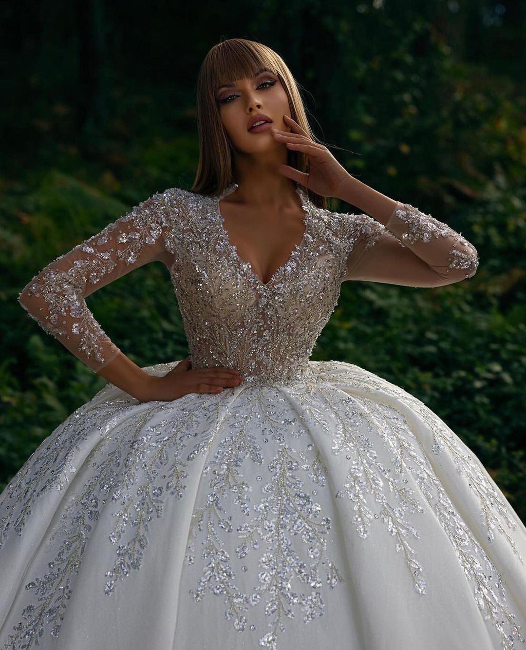 Exquisite V Neck Women Wedding Dress Custom Made Beads Lace Ball Gown Shiny Applique Bridal Dresses