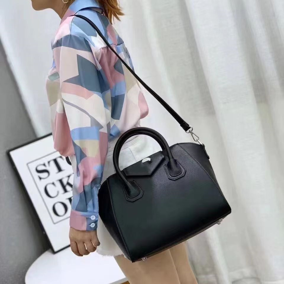 Women's bag portable atmosphere versatile One Shoulder Messenger Bag, Black
Women's bag portable atmosphere versatile One Shoulder Messenger Bag, Black