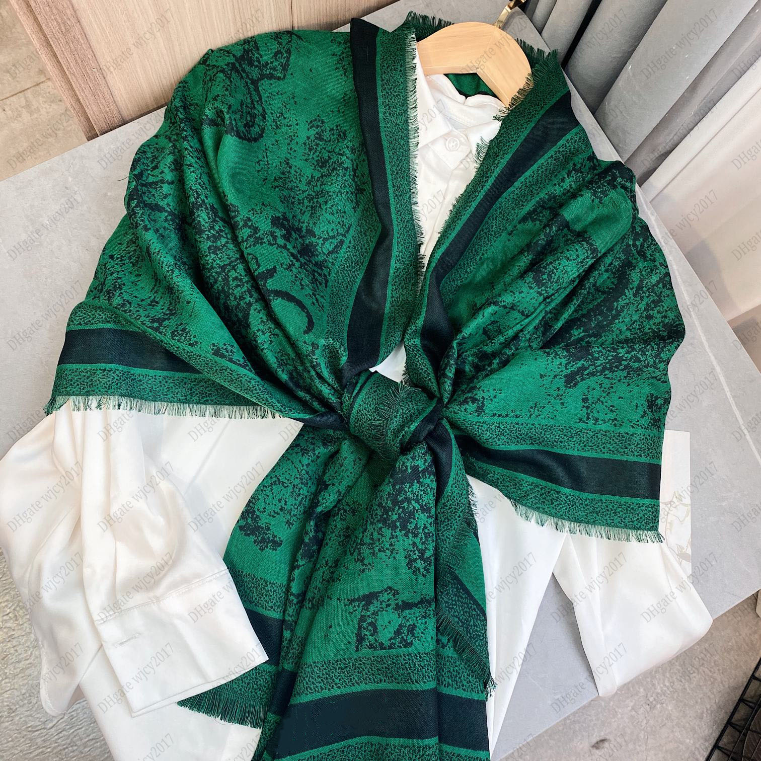 2022 Scarf Designers Classic Letter Long Shawl Women Soft Silk Wool Cashmere Scarves with High Qualtiy 
2022 Scarf Designers Classic Letter Long Shawl Women Soft Silk Wool Cashmere Scarves with High Qualtiy