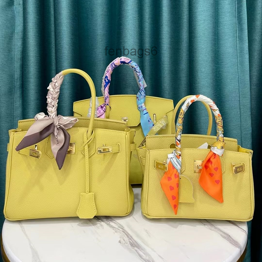 Designers Bag Herme Bags Herme 2022 Designer Handbag Birkins Leather Platinum Bag Classic 30cm Leather One Shoulder Messenger Handbag Kellies DLZO, Black
Designers Bag Herme Bags Herme 2022 Designer Handbag Birkins Leather Platinum Bag Classic 30cm Leather One Shoulder Messenger Handbag Kellies DLZO, Black