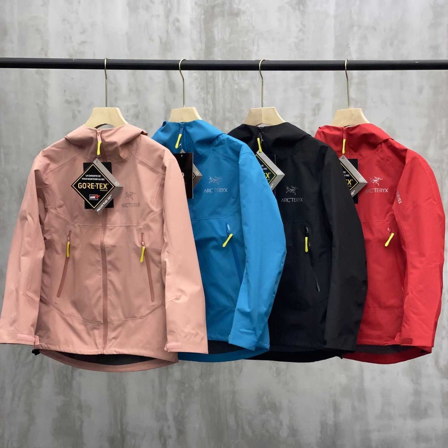 Women' Jackets 2021 autumn and winter new coat bony bird women' jacket outdoor lightweight waterproof breathable three-layer laminated rubber stormsuit, Black
Women' Jackets 2021 autumn and winter new coat bony bird women' jacket outdoor lightweight waterproof breathable three-layer laminated rubber stormsuit, Black