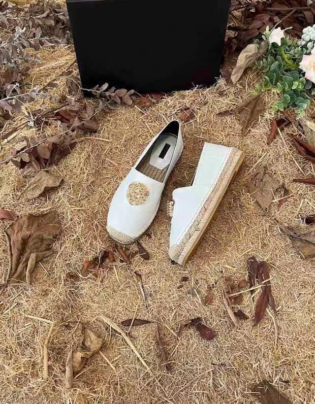 Top women's Linen formal shoes fashion real leather metal buckle embroidered canvas flat shoes show party comfortable designer shoe luxury box 35-41
Top women's Linen formal shoes fashion real leather metal buckle embroidered canvas flat shoes show party comfortable designer shoe luxury box 35-41