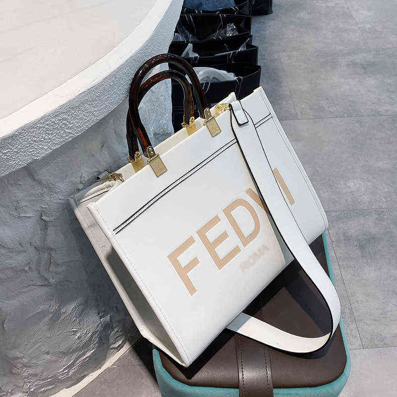 Factory Online Export Designer Brand Bags High Quality Large Capacity Women's and New Fashion Handbag Messenger, White
Factory Online Export Designer Brand Bags High Quality Large Capacity Women's and New Fashion Handbag Messenger, White