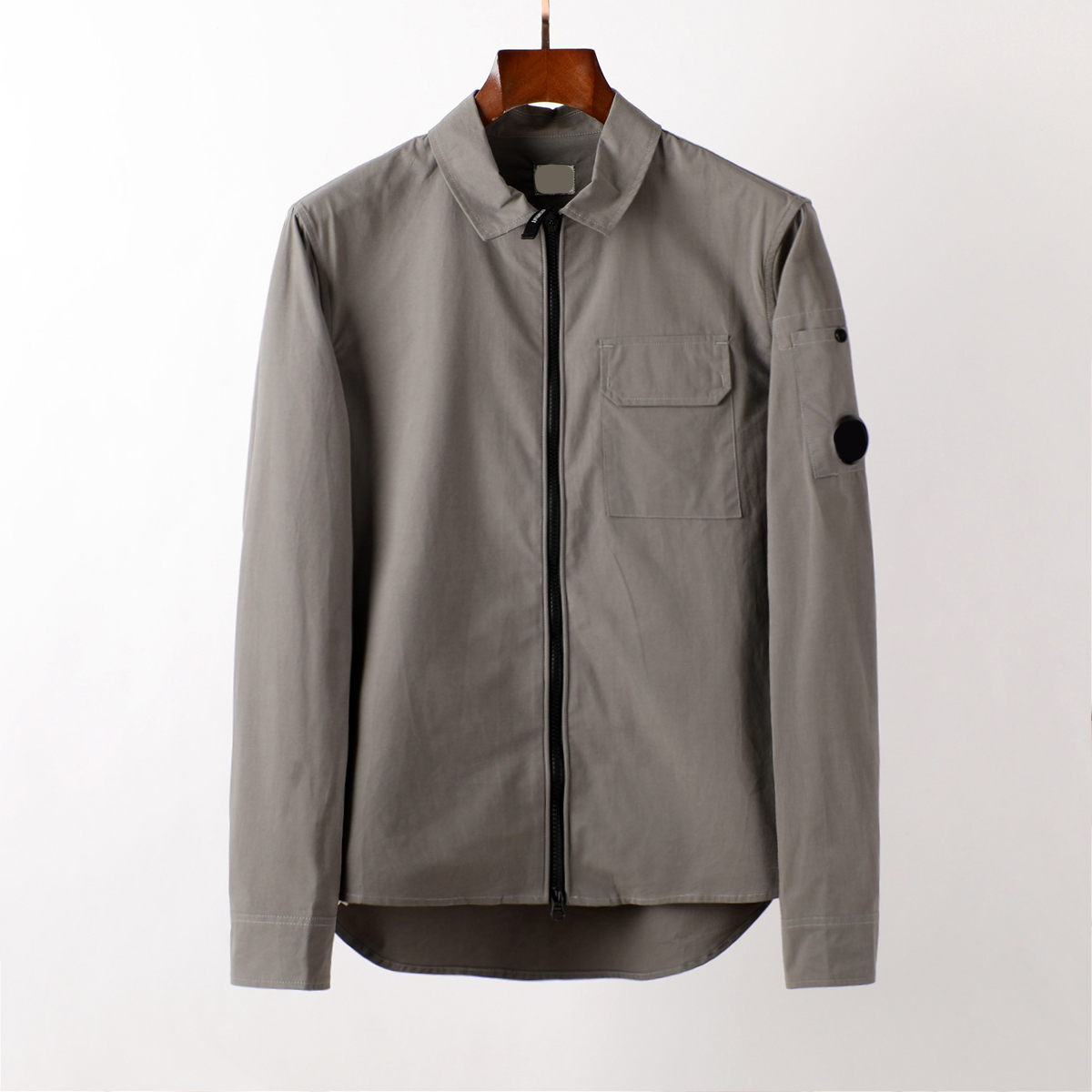 Jackets Designer brand high quality Cp Three color Thin and light lapel CP Classic badge fashionable men's Company jacket Man 2549 -1, Supplement (not shipped separately)
Jackets Designer brand high quality Cp Three color Thin and light lapel CP Classic badge fashionable men's Company jacket Man 2549 -1, Supplement (not shipped separately)
