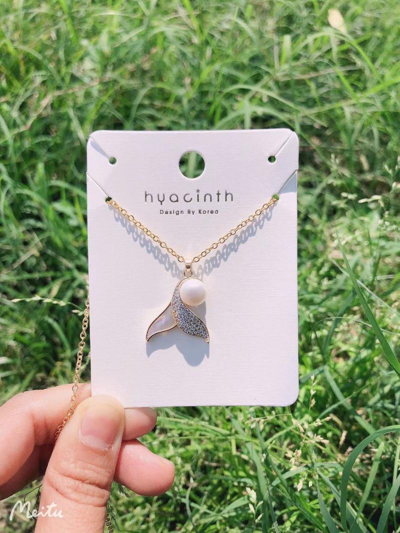 Chokers Exquiste Whale Tail Flyleaf Clavice Mother Shell Genuine Freshwater Pearl Chocker Necklace With Mirco Inlaid Rhinestone JewerlryChok
Chokers Exquiste Whale Tail Flyleaf Clavice Mother Shell Genuine Freshwater Pearl Chocker Necklace With Mirco Inlaid Rhinestone JewerlryChok