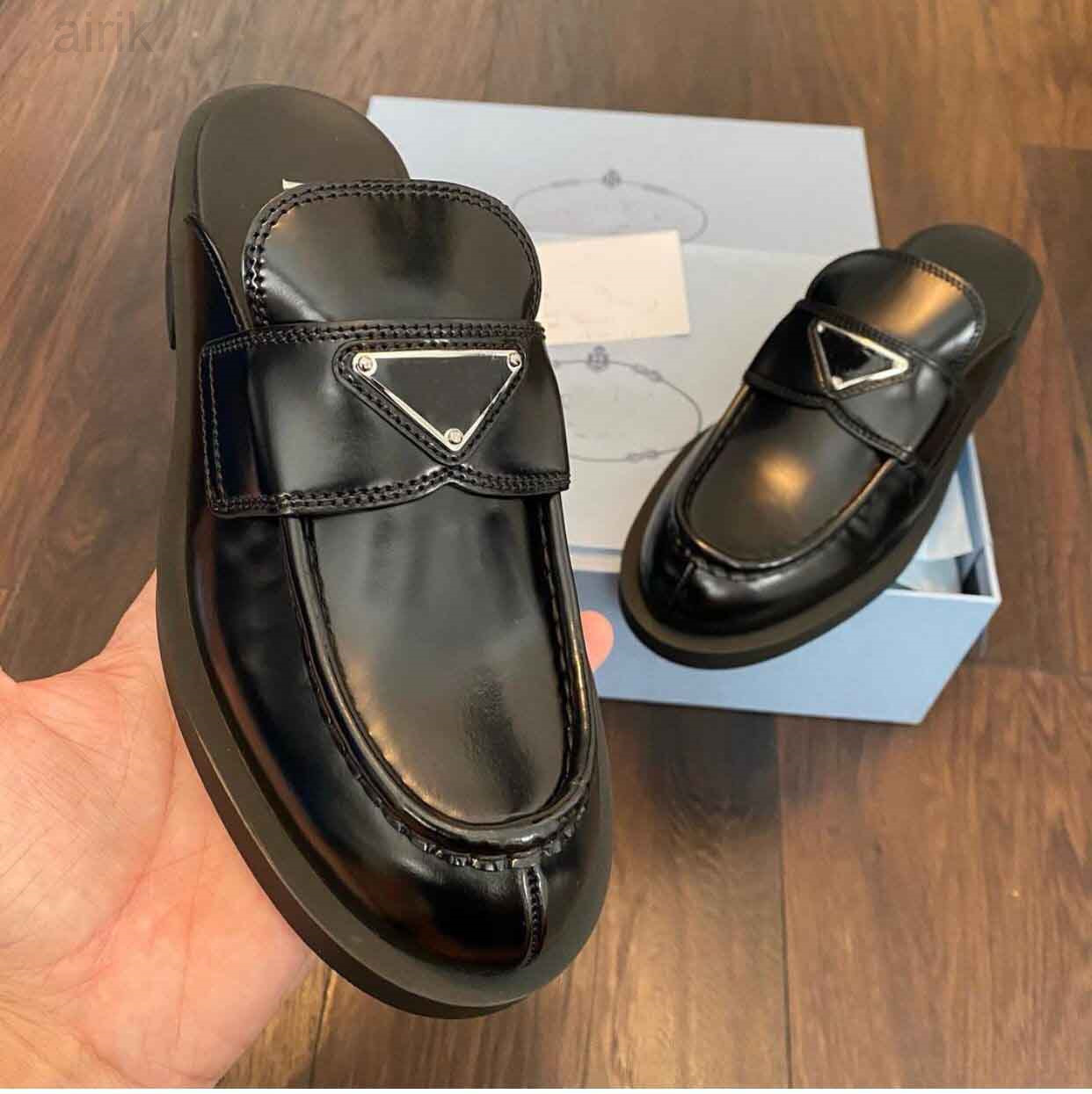 Luxury Fashion Brushed Leather Sandals Slipper Women's White Black Slip On Lady Mules Flats Metal Triangle Comfort Walking EU35-41
Luxury Fashion Brushed Leather Sandals Slipper Women's White Black Slip On Lady Mules Flats Metal Triangle Comfort Walking EU35-41