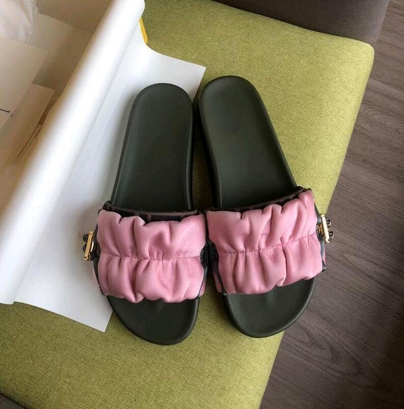 Designer Satin Slipper Womens Flat Bottom Sandals Summer Fashion Sandbeach Shoes Luxury Leisure Genuine Leather Sole Slippers Women Sandal Flip-Flops, Not sent separately
Designer Satin Slipper Womens Flat Bottom Sandals Summer Fashion Sandbeach Shoes Luxury Leisure Genuine Leather Sole Slippers Women Sandal Flip-Flops, Not sent separately