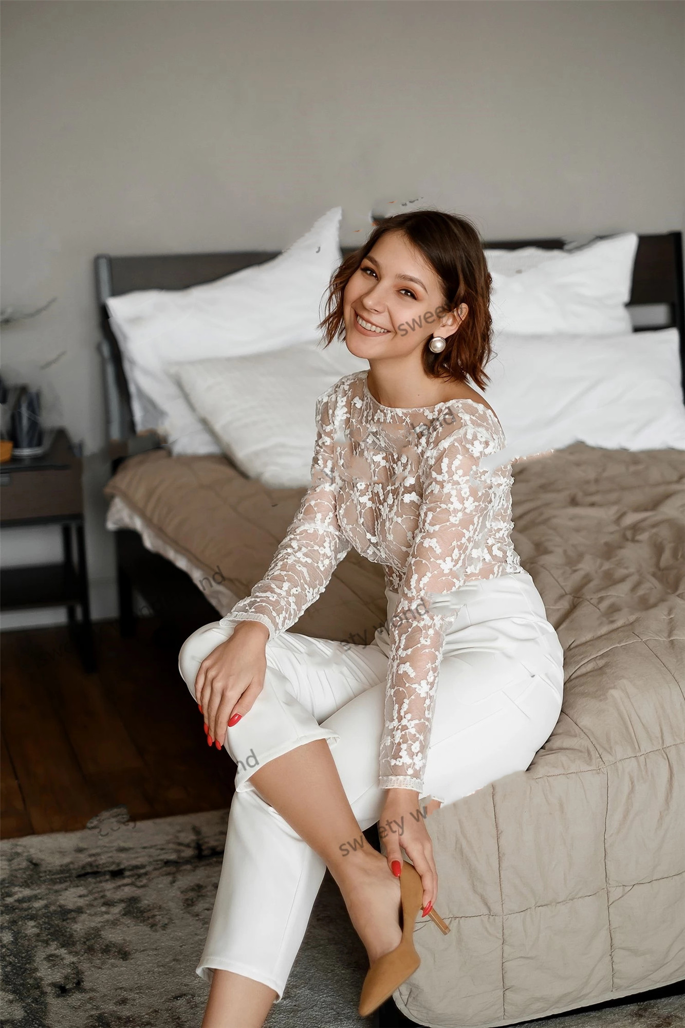 Beach Jumpsuit Wedding Dresses Sheer Long Sleeve Lace Top bohemian Bridal Gowns Pant Suit for Weddings vestido de novia