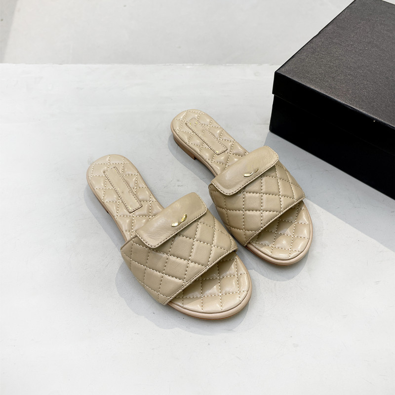 slipper Designer shoes Top quality dermis Women's sandal High end tide brand 2022 summer leather flat bottomed sandals home pregnant women sandals size34 -41With box, Photo 6
slipper Designer shoes Top quality dermis Women's sandal High end tide brand 2022 summer leather flat bottomed sandals home pregnant women sandals size34 -41With box, Photo 6