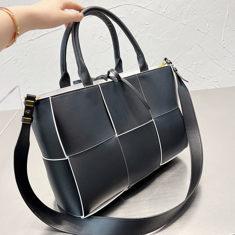 2022Ss France Womenbs Luxury Designer Weave Plaid Shopping Bags Large Capacity Black Top Handle Totes Detachable Strap Crossbody Shoulder, Box
2022Ss France Womenbs Luxury Designer Weave Plaid Shopping Bags Large Capacity Black Top Handle Totes Detachable Strap Crossbody Shoulder, Box
