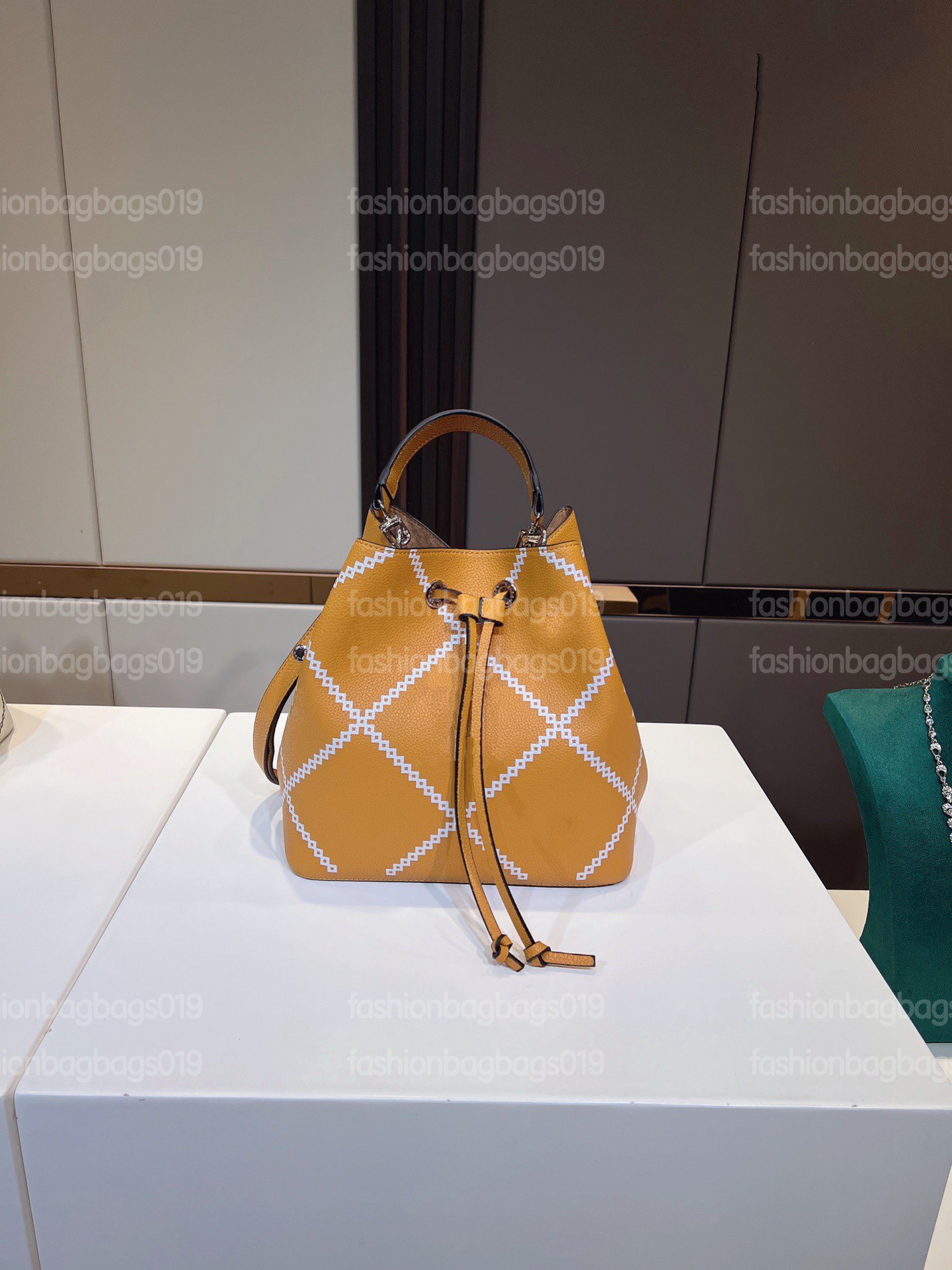 Women Designers NEONOE Bucket Bag Black White Long Shoulder Strap Cross Body Diamond Stripe Pattern Hobo Luxurys Bags Neo Noe
Women Designers NEONOE Bucket Bag Black White Long Shoulder Strap Cross Body Diamond Stripe Pattern Hobo Luxurys Bags Neo Noe