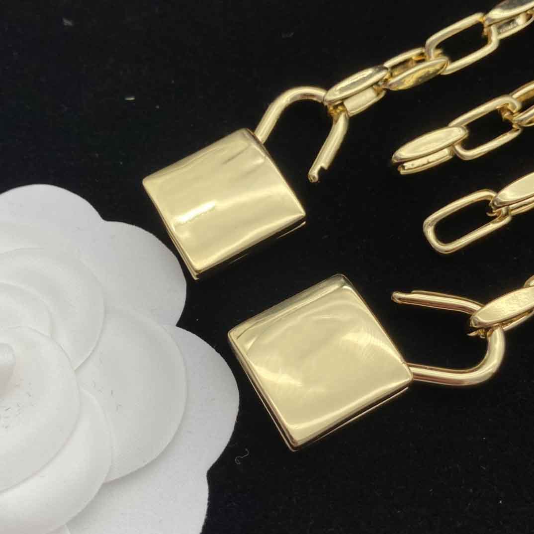 High Polished Classic Design Women Earrings Necklace Stainless Steel Gold Silver Rose Colors Sets Heart lock Love Pendant Trendy Jewelry Wholesale 
High Polished Classic Design Women Earrings Necklace Stainless Steel Gold Silver Rose Colors Sets Heart lock Love Pendant Trendy Jewelry Wholesale