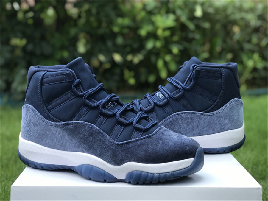 Shoes Outdoor Authentic 11 Velvet WMNS Midnight Navy AR0715-441 Suede Metallic Silver White Sports Sneakers Outdoor Original
Shoes Outdoor Authentic 11 Velvet WMNS Midnight Navy AR0715-441 Suede Metallic Silver White Sports Sneakers Outdoor Original