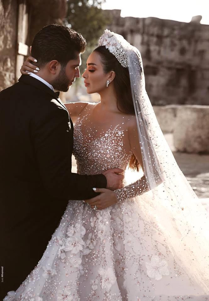 Luxurious Princess Ball Gown Wedding Dresses Shiny Sequins V Neck Long Sleeve Strapless Lace Sequins 3D Flowers Beaded Long Length Train Vintage Robes