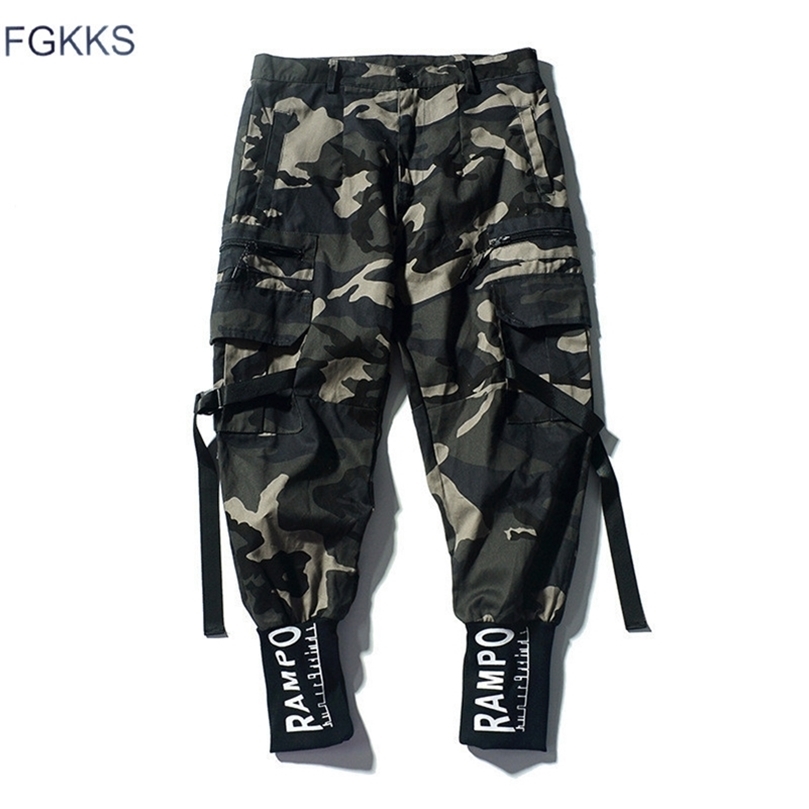FGKKS Men Camouflage Cargo Pants Street Fashion Male Hip Hop Pencil Pants Men's 100 % Casual Sweatpants Brand Clothing 201128, Army green
FGKKS Men Camouflage Cargo Pants Street Fashion Male Hip Hop Pencil Pants Men's 100 % Casual Sweatpants Brand Clothing 201128, Army green
