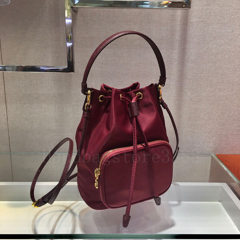 Small Nylon Bucket Designer Shoulder bags Wholesale Fashion Luxury Leather Bags Handbags New style Woman Lady handbag Crossbody bag Plain Classic Wallet Tote, Black
Small Nylon Bucket Designer Shoulder bags Wholesale Fashion Luxury Leather Bags Handbags New style Woman Lady handbag Crossbody bag Plain Classic Wallet Tote, Black