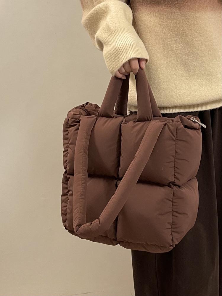 Evening Bags Fashion Fabric Shoulder Bag Tote Padded Handbags Designer Quilted Women Luxury Down Cotton Ladies Hand Winter Purse 2022Evening, Black
Evening Bags Fashion Fabric Shoulder Bag Tote Padded Handbags Designer Quilted Women Luxury Down Cotton Ladies Hand Winter Purse 2022Evening, Black