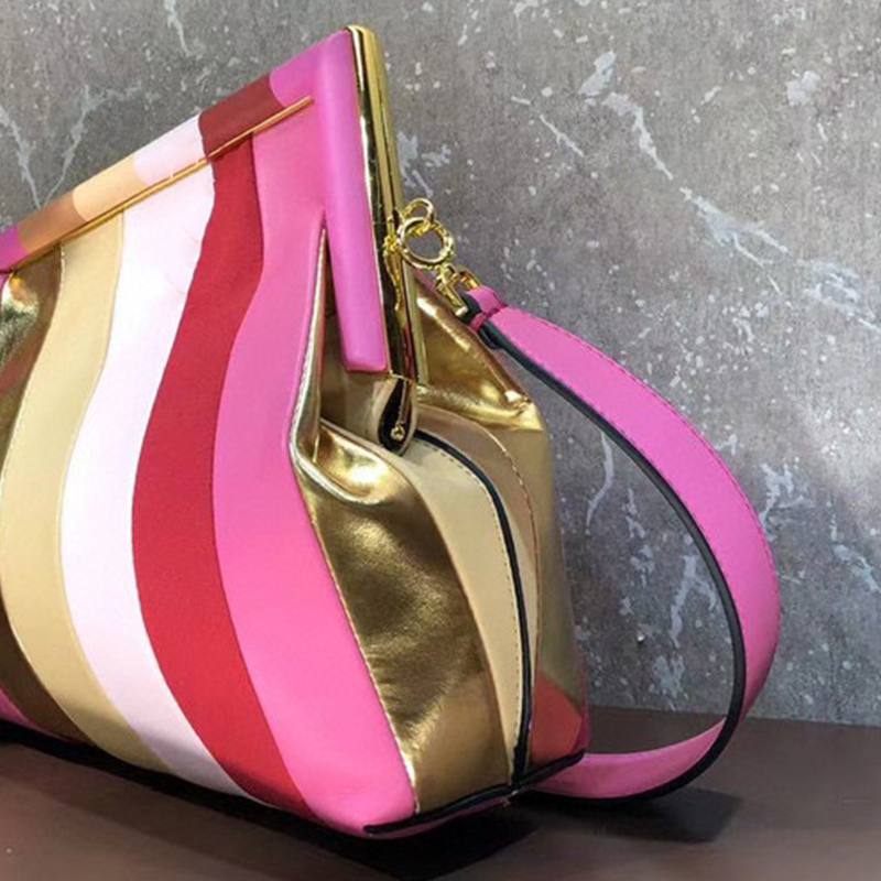 2022 Luxury Shoulder Messenger Bag Brand Designer Leather Ladies High Quality Metal Buckle Fashion Large Capacity Clutch Wholesale, Red
2022 Luxury Shoulder Messenger Bag Brand Designer Leather Ladies High Quality Metal Buckle Fashion Large Capacity Clutch Wholesale, Red