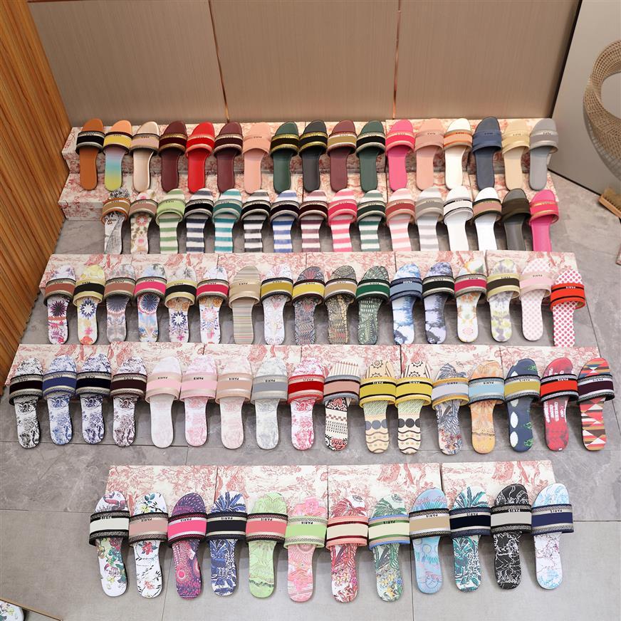 2021 New Paris Women Slippers Embroidery Sandal Floral Brocade Flip Flops Summer Striped Beach Slides Ladies Slippers Loafer319s
2021 New Paris Women Slippers Embroidery Sandal Floral Brocade Flip Flops Summer Striped Beach Slides Ladies Slippers Loafer319s