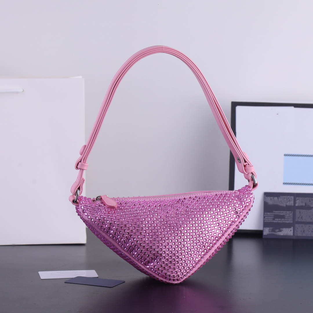 2023 Women's Triangle Bag Fashion Luxury Full Diamond Triangle Messenger Bag's Coin Designer Shoulder Bags Box 8808, Black and white diamonds
2023 Women's Triangle Bag Fashion Luxury Full Diamond Triangle Messenger Bag's Coin Designer Shoulder Bags Box 8808, Black and white diamonds