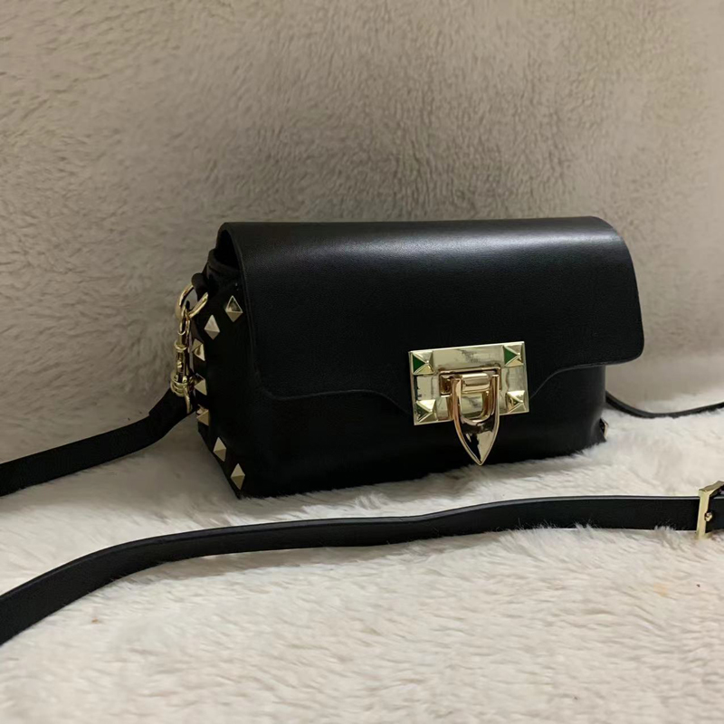 Luxurys Designers Bags Clutch Shoulder Handbag Crossbody Bags Square Genuine Leather Gold Rivet Lock Adjustable Strap Small Black Nude With Letter Cover Flap, Black +glod rivet
Luxurys Designers Bags Clutch Shoulder Handbag Crossbody Bags Square Genuine Leather Gold Rivet Lock Adjustable Strap Small Black Nude With Letter Cover Flap, Black +glod rivet