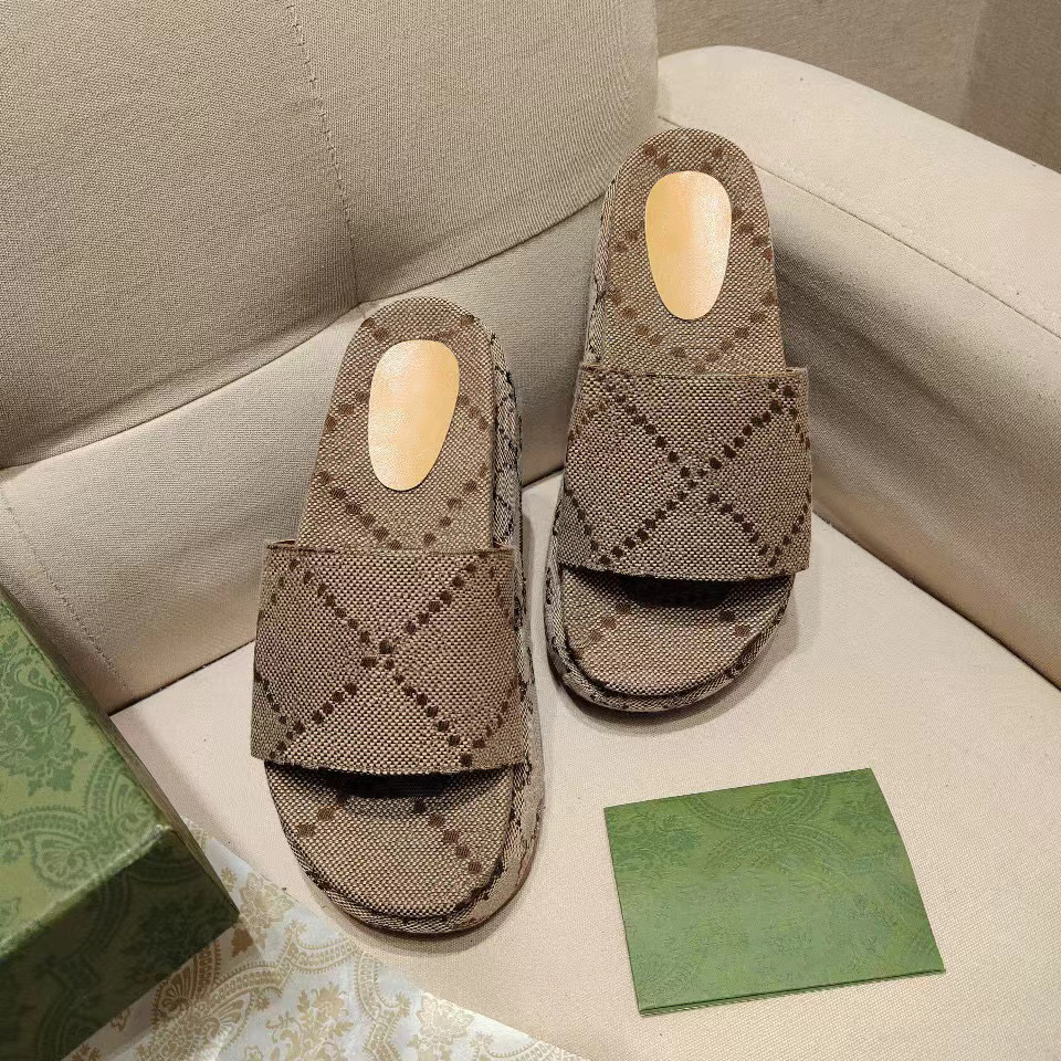 2022 womens fashion embroidered canvas designer slides slip on slippers girls 60mm Canvas covered platform sandals with box and dust bags
2022 womens fashion embroidered canvas designer slides slip on slippers girls 60mm Canvas covered platform sandals with box and dust bags