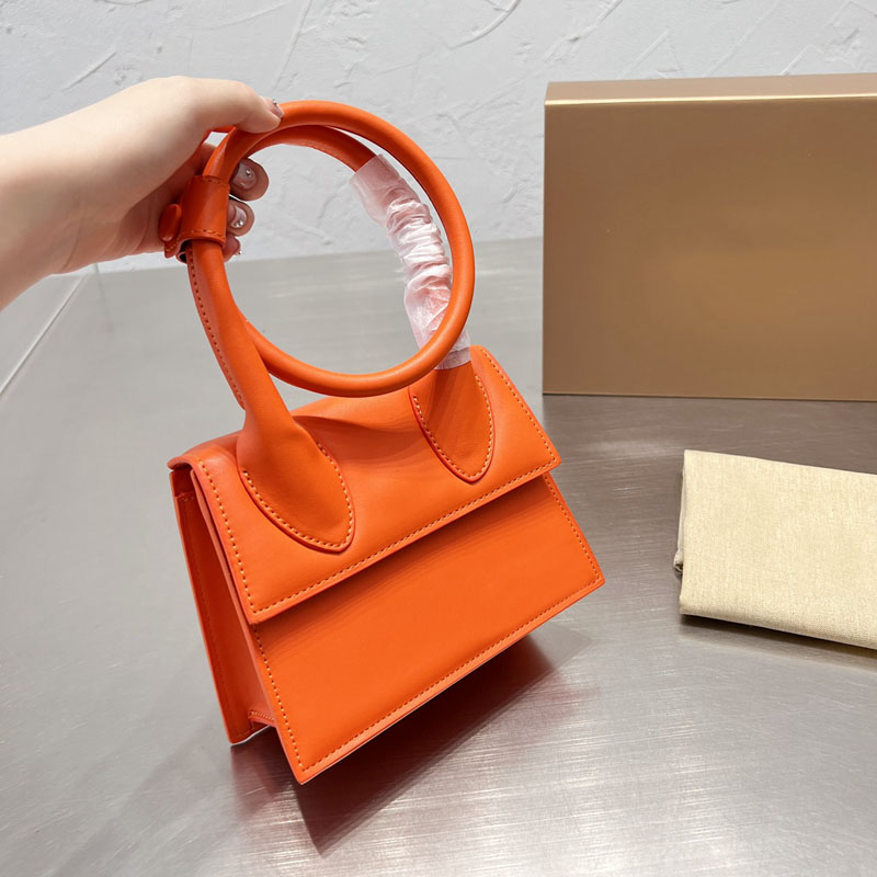 2022 New Designer Top Quality Handbag Fashion Bag Mini Purses Jacquem Handbags Women Tote Wallet Evening Cosmetic Shoulder Crossbody Bags 18-13cm, Color 10
2022 New Designer Top Quality Handbag Fashion Bag Mini Purses Jacquem Handbags Women Tote Wallet Evening Cosmetic Shoulder Crossbody Bags 18-13cm, Color 10