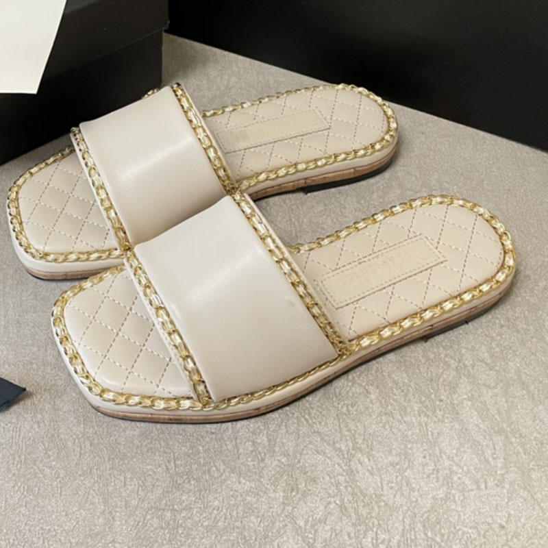2022 Classic Ladies Slippers Designer Fashion Luxury Sandals Flat Foot Sheepskin Material Beach Shoes Flip-Flops Chain Hardware Wear-resistant Non-Slip Shoes, Chocolate
2022 Classic Ladies Slippers Designer Fashion Luxury Sandals Flat Foot Sheepskin Material Beach Shoes Flip-Flops Chain Hardware Wear-resistant Non-Slip Shoes, Chocolate