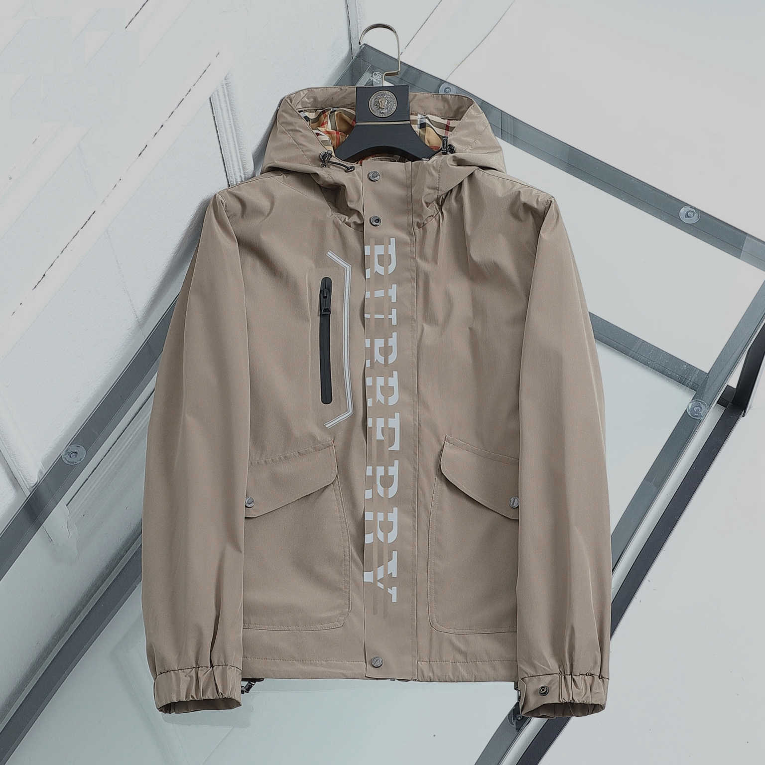 Fashion 2022 designer Mens Jacket Goo d Spring Autumn Outwear Windbreaker Zipper clothes Jackets Coat Outside can Sport Size -3XL Men's, Gold
Fashion 2022 designer Mens Jacket Goo d Spring Autumn Outwear Windbreaker Zipper clothes Jackets Coat Outside can Sport Size -3XL Men's, Gold