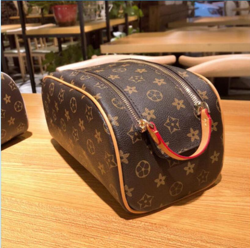 High quality women travel toilet bag fashion design ladies large capacity cosmetic bags 2022 viutont womens, Black grid
High quality women travel toilet bag fashion design ladies large capacity cosmetic bags 2022 viutont womens, Black grid