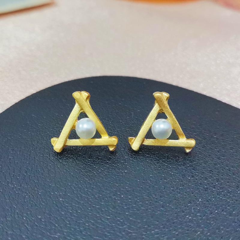 Clip-on & Screw Back Simple Trendy Artificia Pearl Triangle Stud Earrings Charm Alloy Temperament Fashion Jewelry For Women GirlsClip-on
Clip-on & Screw Back Simple Trendy Artificia Pearl Triangle Stud Earrings Charm Alloy Temperament Fashion Jewelry For Women GirlsClip-on