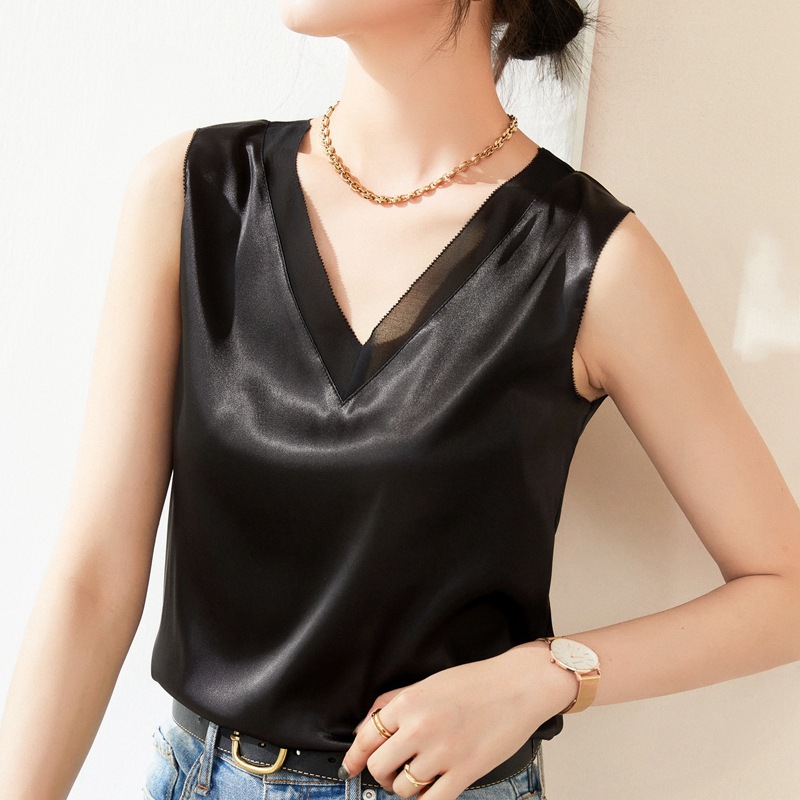 Suspender vest summer tanks V-neck suit inside and outside wearing silk white bottomed Satin top female, Black
Suspender vest summer tanks V-neck suit inside and outside wearing silk white bottomed Satin top female, Black