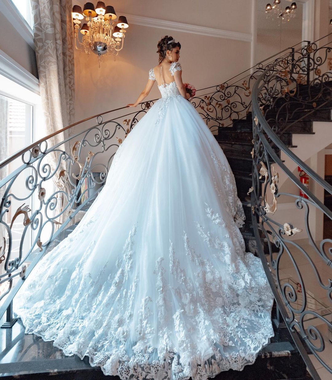 Luxury Lace White Wedding Dress Scoop Applique Short Sleeve Ball Gown Custom Made Saudi Arabic Bridal Gowns