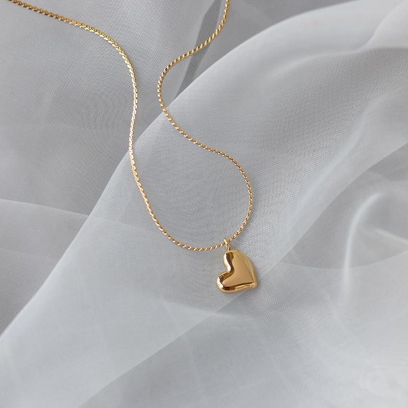 Chains Titanium With 18K Gold Heart Pendant Necklace Women Stainess Steel Jewelry Party Designer T Show Runway Gown Sweety Japan Korean
Chains Titanium With 18K Gold Heart Pendant Necklace Women Stainess Steel Jewelry Party Designer T Show Runway Gown Sweety Japan Korean